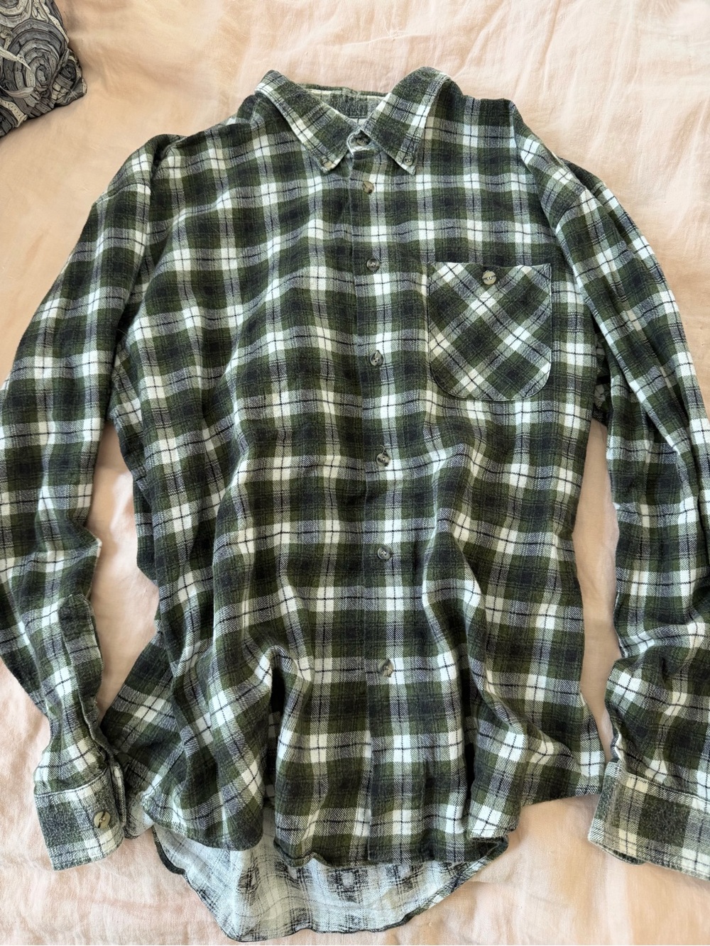 Men's Green Plaid Long-Sleeve Button-Down Shirt